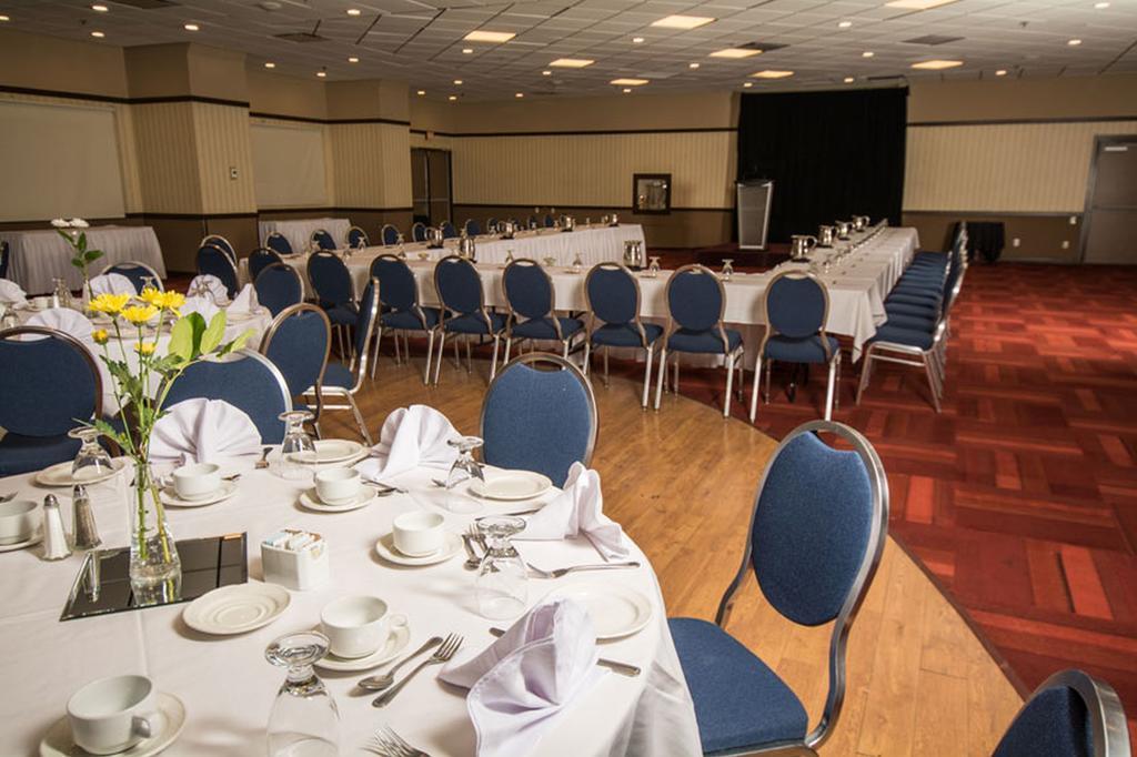 Edmonton Inn And Conference Centre Exterior photo
