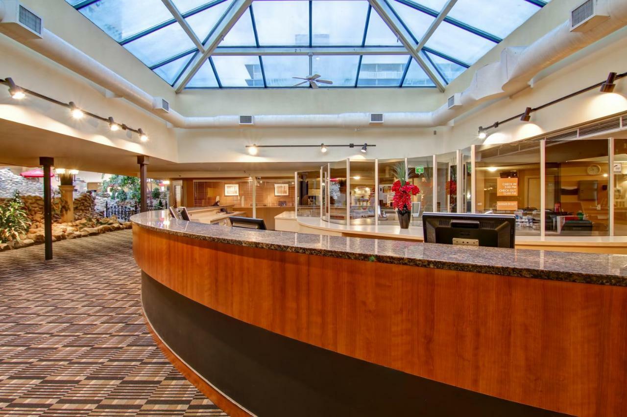 Edmonton Inn And Conference Centre Exterior photo